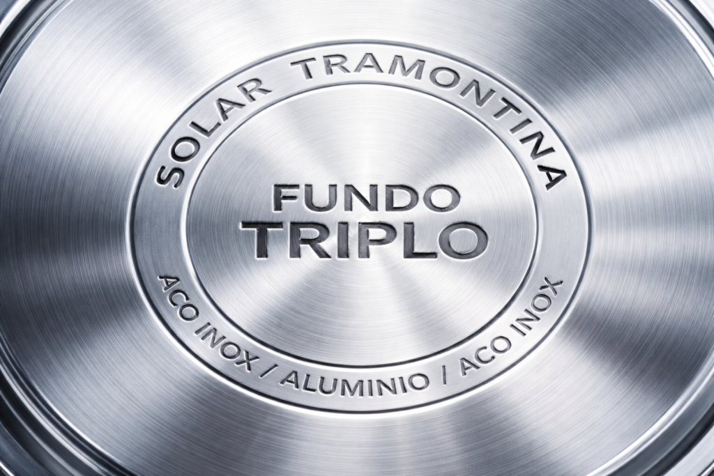 Detalhe do fundo triplo da panela tramontina